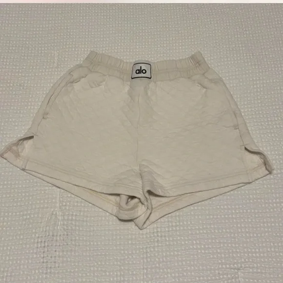 Alo quilted arena boxing shorts SZ XXS white cream black - Picture 3 of 4
